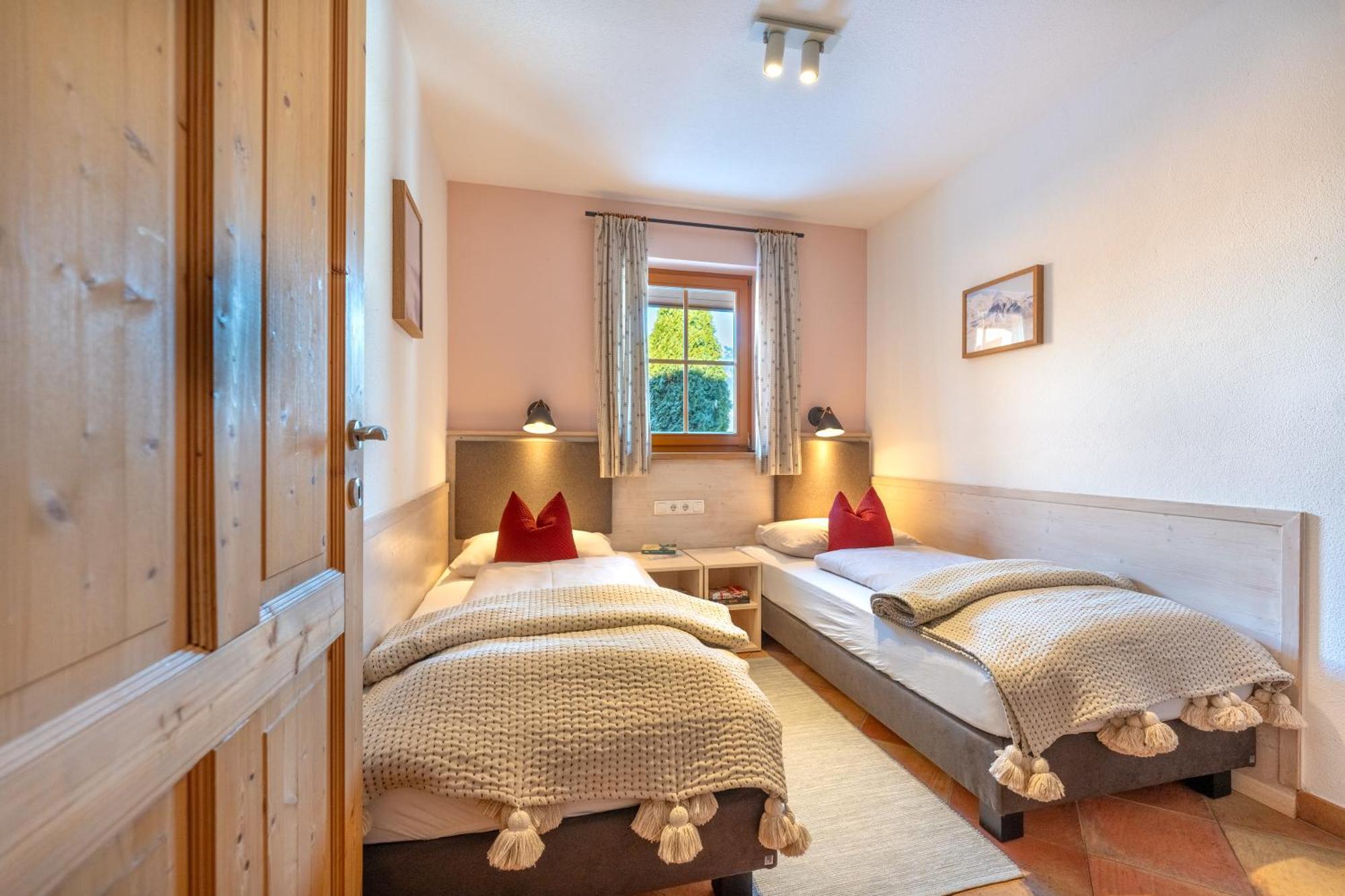 Dorfchalets & Apartments - Authentic Experience In Centre Of Kaprun Including Tauernspa And Summercard Exterior foto